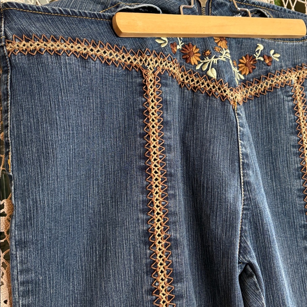 #51 Very Cool Vintage Embroidered Jeans - Picture 3 of 7